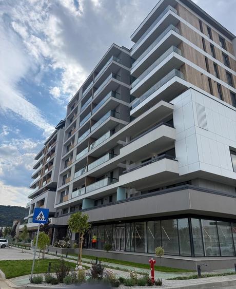 2 camere nou | Etaj 8| Lângă viitoarea Sală Polivalentă |