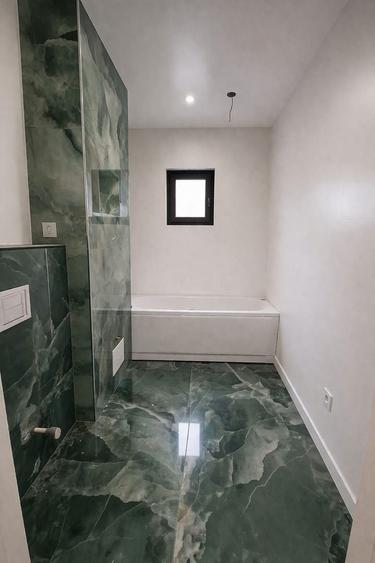 De vazare apartament cu 3 camere, Baia Comunala, 135.000 Euro