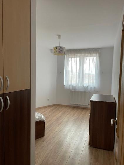 Vand apartament 4 camere