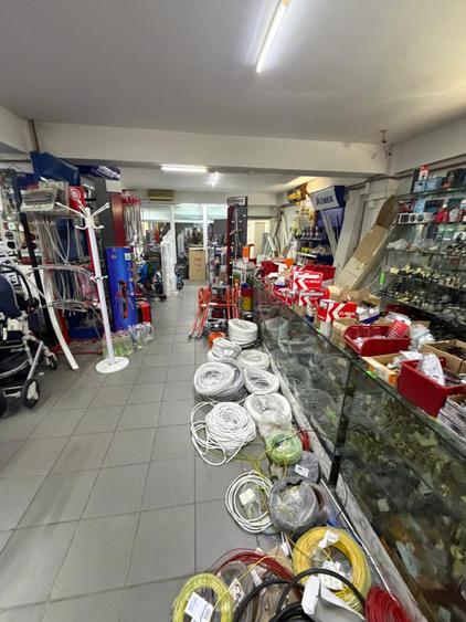 Spatiu comercial , 1300 mp pe 4 nivele, in centrul orasului Filiasi