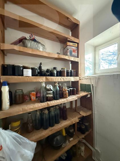 Casa de vanzare, cu 3 camere, doua bucatarii+teren in Simeria