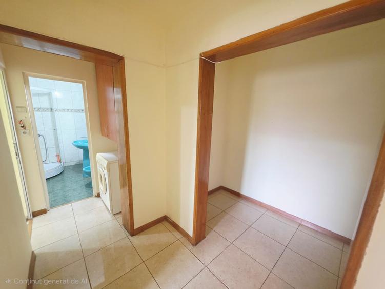 Vanzare apartament 2 camere decomandat, Malu Rosu, parter inalt