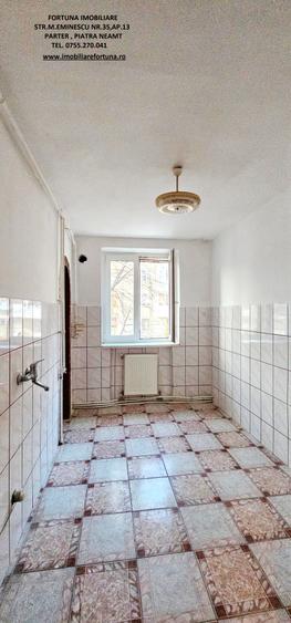 Apartament 3 camere decomandate, etaj 1,cu loc de parcare si boxa, Cl.Romanului