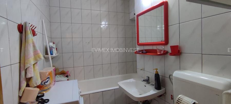 Bucur- Obor  metrou  - vanzare ap. 3 camere  decomandat - 12