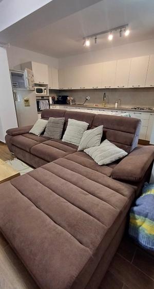 Vând apartament 2 camere 1/2, dotat și mobilat lux, boxă, 2 locuri de parcare