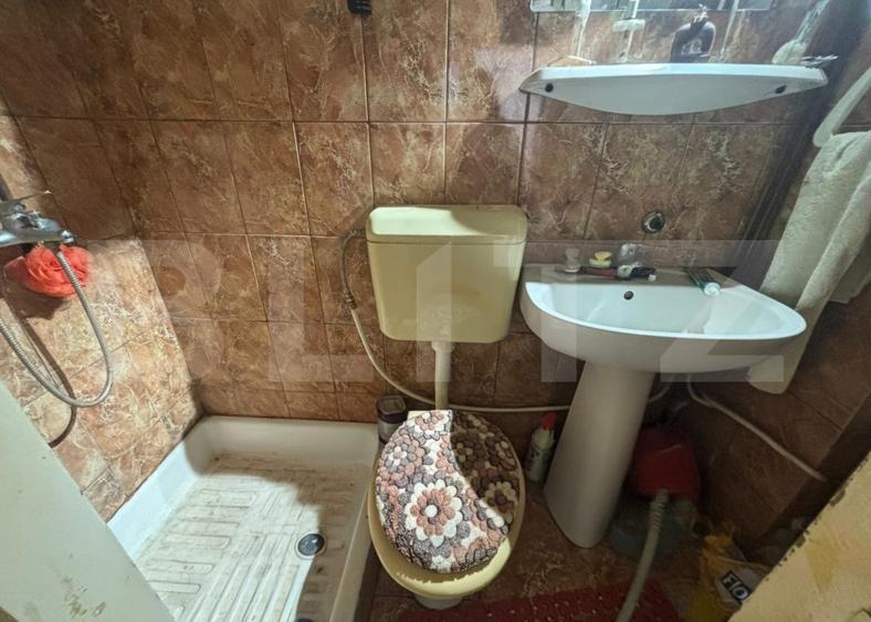 Casa de vanzare, 37 mp, teren 515 mp, zona Titulescu - Semicentral