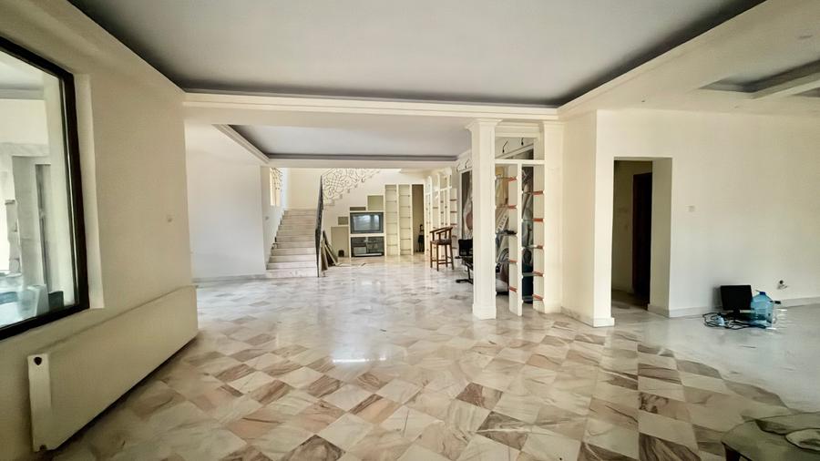 Vilă impresionantă 10 camere si teren 2.500 mp zona Pipera