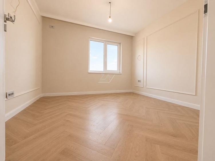 Duplex despartit prin camera tehnica! 5 camere, 3 bai.
