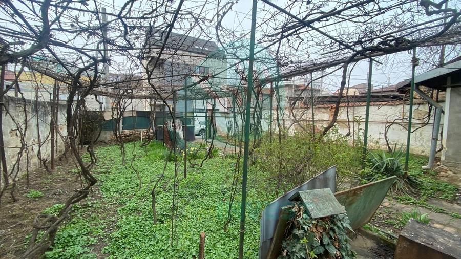 Casă cu teren generos lângă Bulevardul Banu Manta