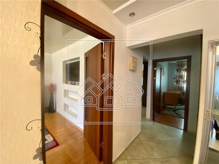 Inchiriez ap. 3 camere decomandat, mobilat/utilat - Turnișor