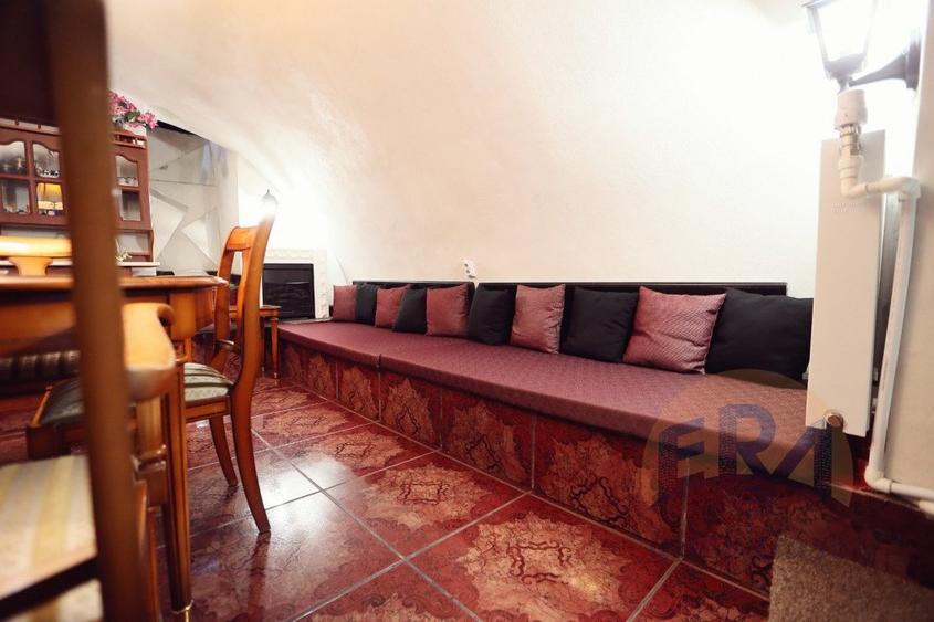 Casa cu 3 apartamente, P-ta Unirii , Str. Primariei