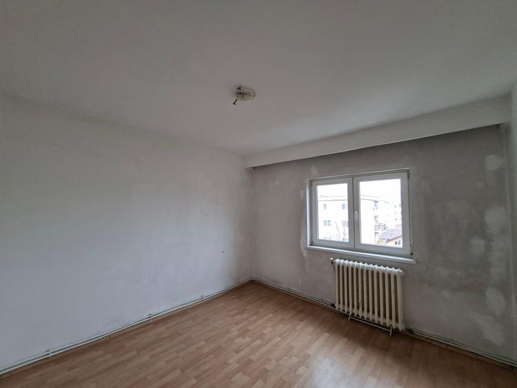 De vânzare 3 camere decomandat