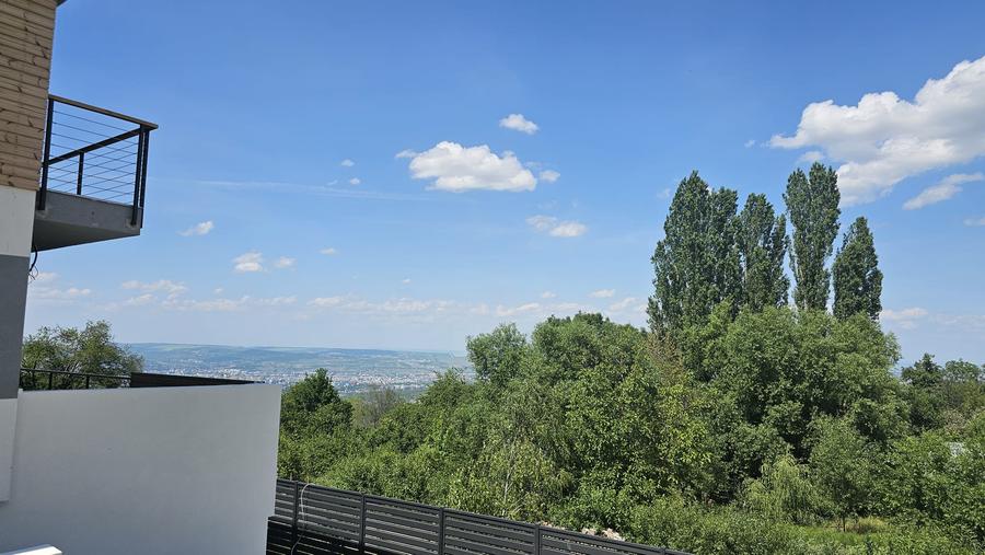 Casa cu garaj pentru 2 masini, strada asfaltata, priveliste superba, Feleacu