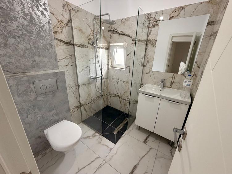 Casa P+1 la 1 km fata de metrou Aparatorii Patriei. 3 cam. Teren 110 mp