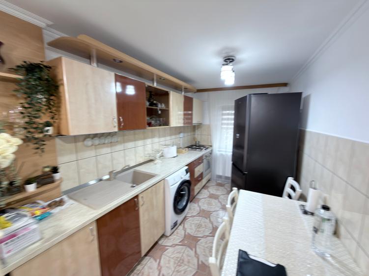 Apartament 3 camere la strada complet renovat