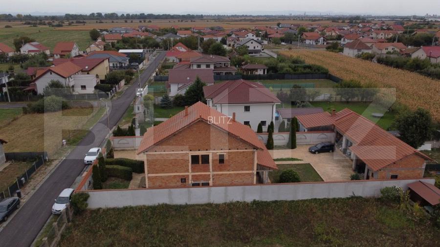 De vanzare casa  cu 6 camere, 480 mp, zona Vetis - 13