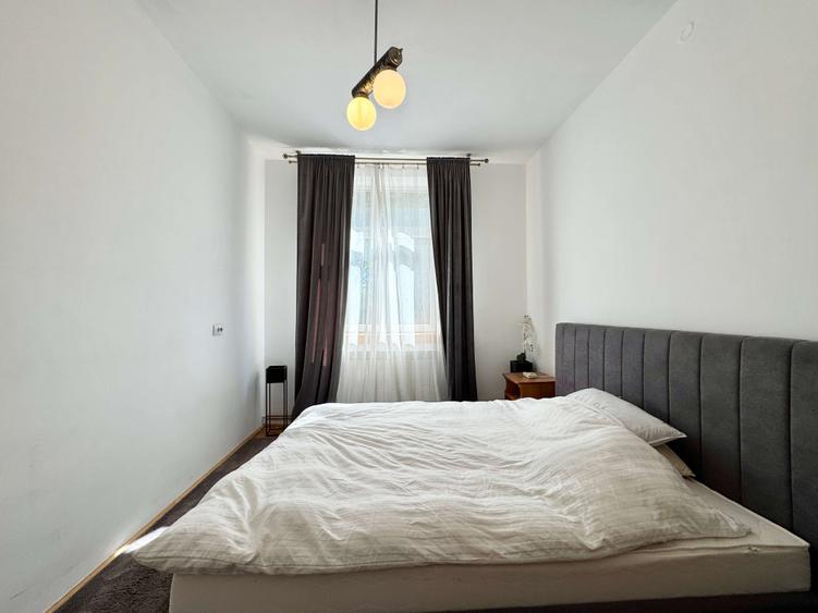 COPOU, langa Universitate, apartament 2 camere, spatios, decomandat, etaj 1