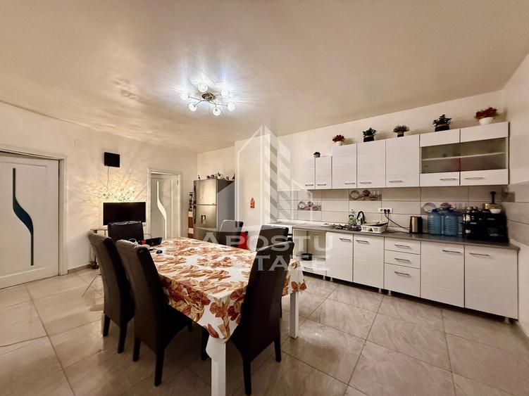 Apartament 2 camere,curte comuna,zona Lunei