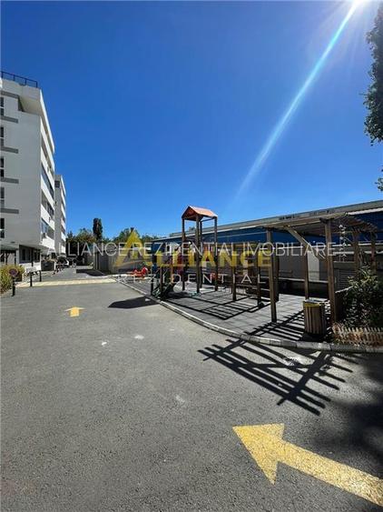 Apartament cu 3 camere sectorul 4 - 15