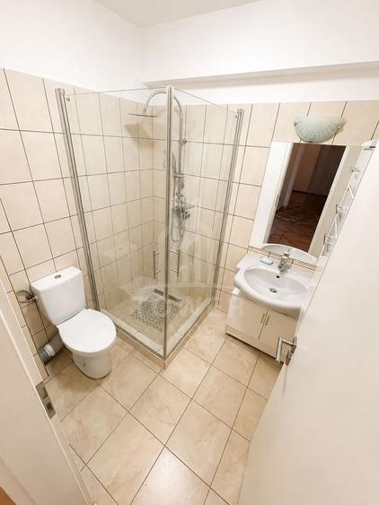 Apartament de închiriat – 3 camere, 2 băi, 72 mp