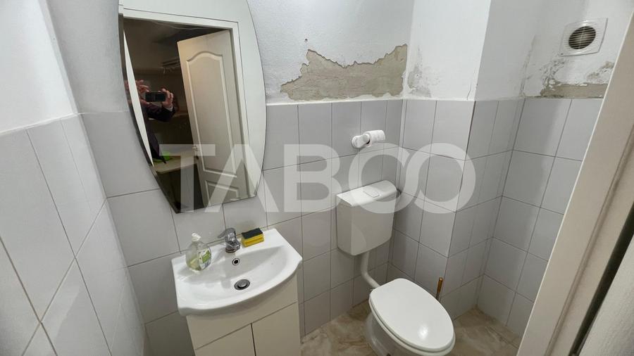 Spatiu comercial de vanzare–central trafic pietonal vitrina