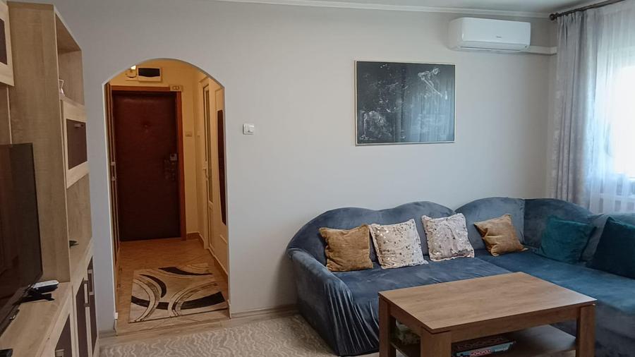 Apartament cu 3 camere semidecomandate, Marasesti