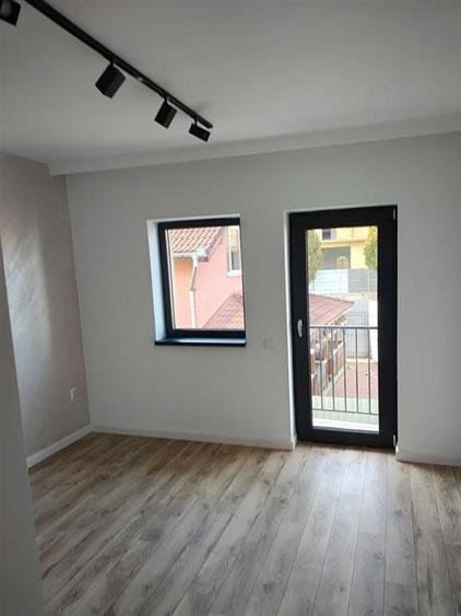 Apartament NOU cu 3 camere balcon parcare zona Shopping City