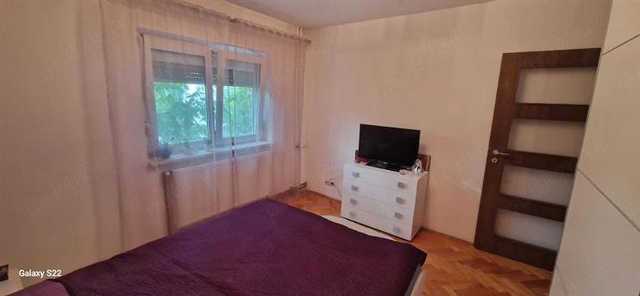 Decomandat cu 2 bai la etajul 1 linga piata Verde