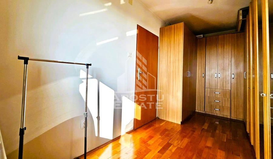 Apartament 4 camere, decomandat 2 bai, 2 balcoane, Central