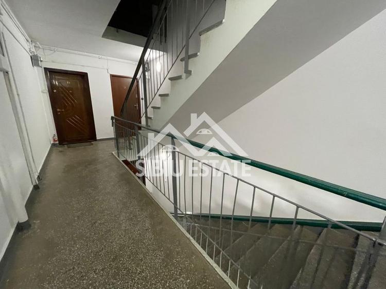 Apartament decomandat cu 2 camere, balcon, etaj 3, recent renovat, -Sibiu