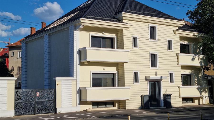 Vila - Bloc modern de 11 camere zona Centrul Civic , Onix