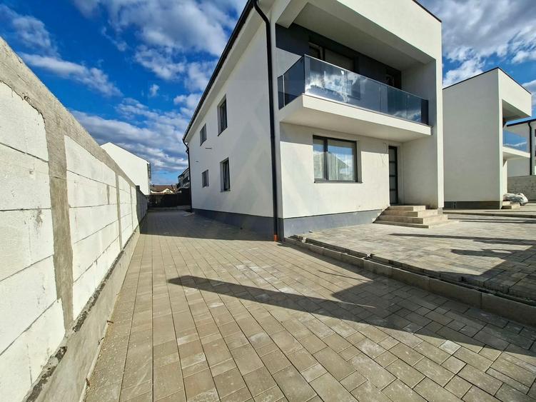 Casa moderna 3 camere P+1 curte privata libera 170 mp in Arhitectilor