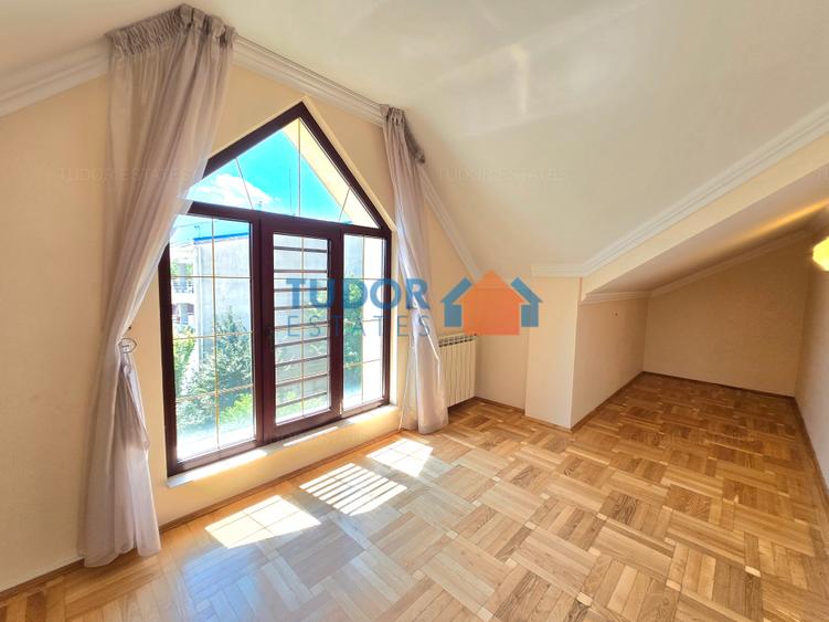 Elegant 10-Bedroom Mansion with Private Pool & Landscaped Garden