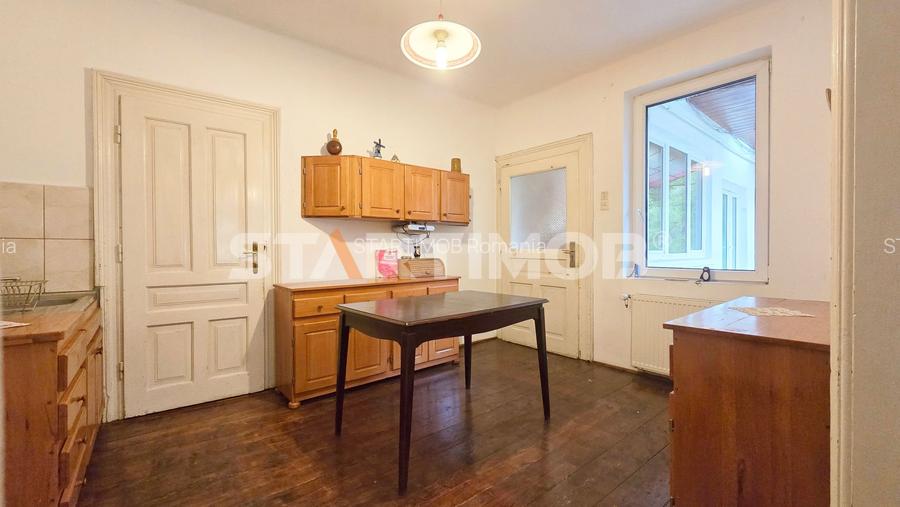 Casa 5 camere cu acces auto RASNOV