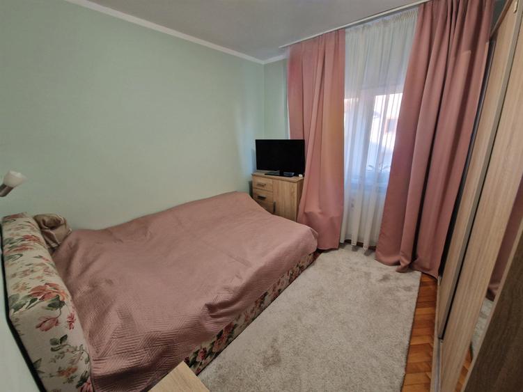 Zona Aradului bloc izolat termic, foarte bine impartit, pe doua parti,  mobilat