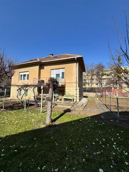 Casa de vanzare l 1040 MP Curte l Front 35 MP l Grigorescu