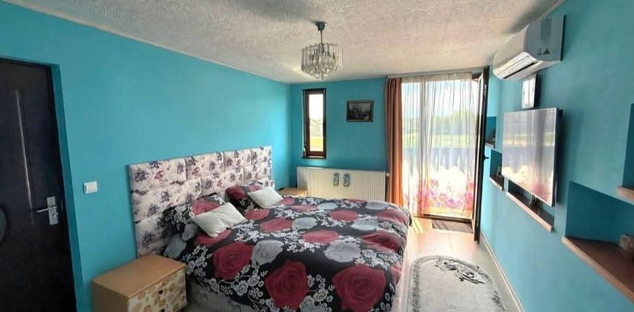Vand casa singur in curte Bod, cu teren si garaj