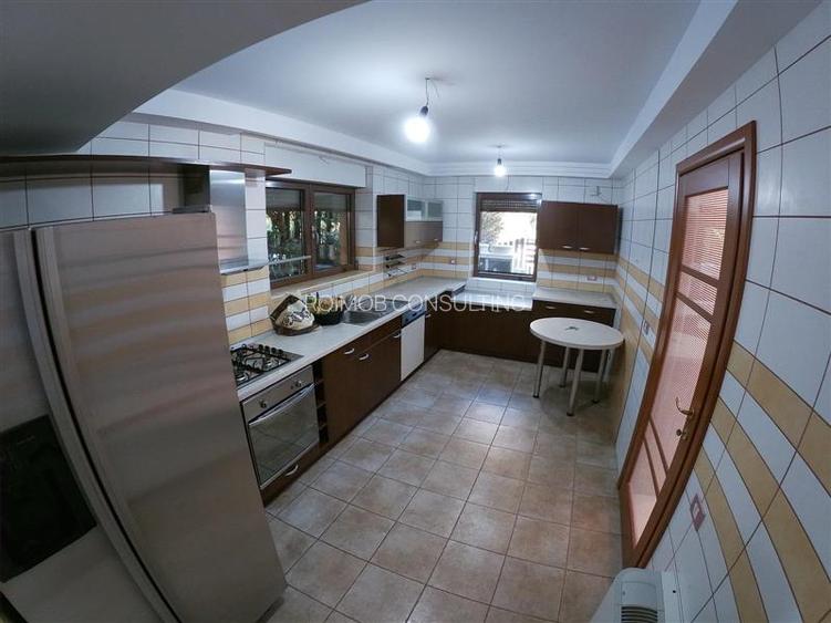 Vila 2.700mp, Paradisul Verde, cu piscina si padure proprie - 6