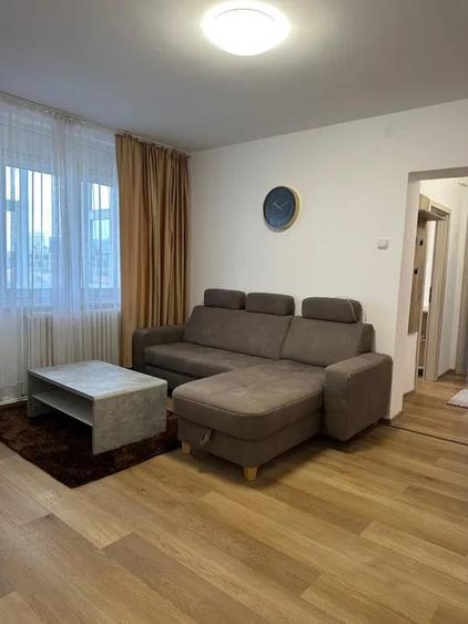 Apartament MODERN, PRIMA INCHIRIERE, cu 3 camere, zona Podu de Piatra