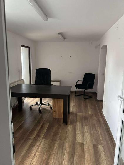 Vand central spatiu de 8 plus 3 birouri birouri cu CF separat