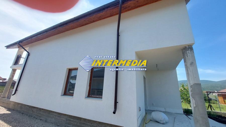Casă nouă de vînzare P+1 cu 500 mp. Teren Finisata la cheie