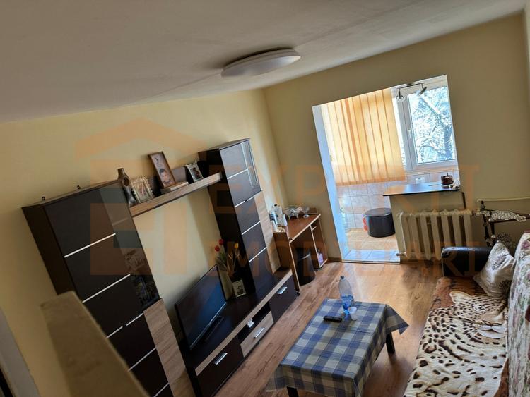 Apartament cu 3 camere de vanzare, situat in zona Inel 2 - Groapa