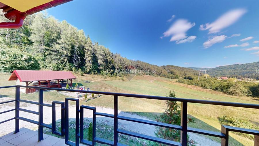 Pensiune în funcțiune | 10 camere | Teren 4.000 mp | Brădet – Săcele