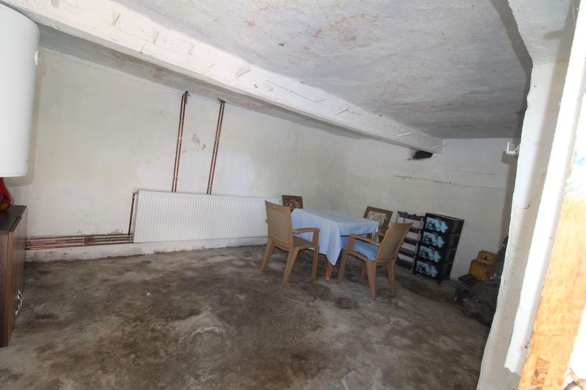 Casă cu teren 2122 m², utilități gaze+apă, Godinești