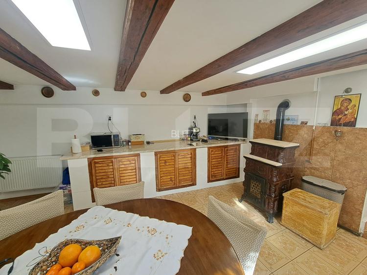 Casă săsească renovată integral, 2200 mp teren, ideală pentru două familii - 7
