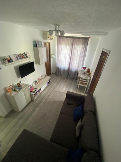 ENESCU , apartament cu 3 camere ,etaj 4 -acoperis!