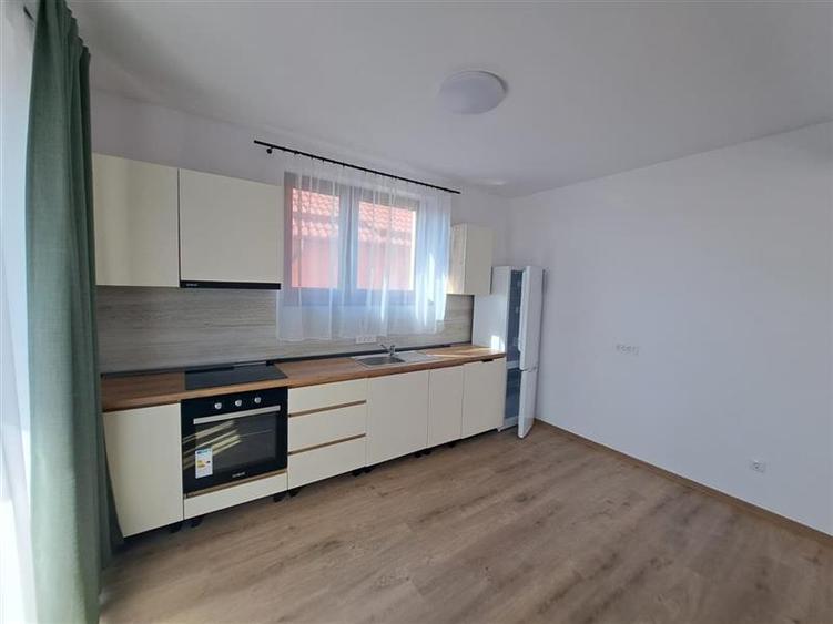 Casa tip duplex, 130 mp utili, situata in cartierul Dambul Rotund!
