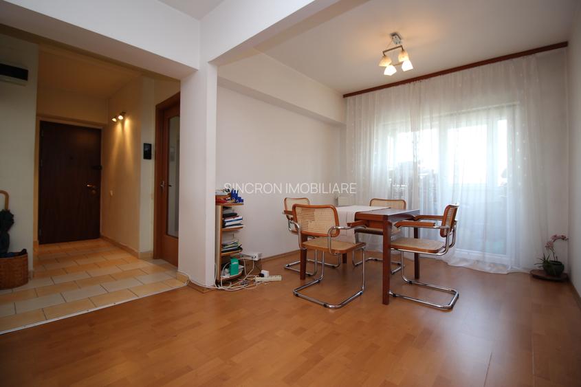 3 camere cu living de 31 mp, dormitoare de 14 și 12, bucătărie de 10,  centrală - 3