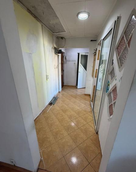 Apartament cu 4 camere de 81 mp, de renovat, în bloc reabilitat