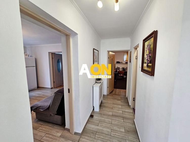 Casa 4 camere, 2 bai, 2 bucatarii, 1050 mp teren, zona Centru